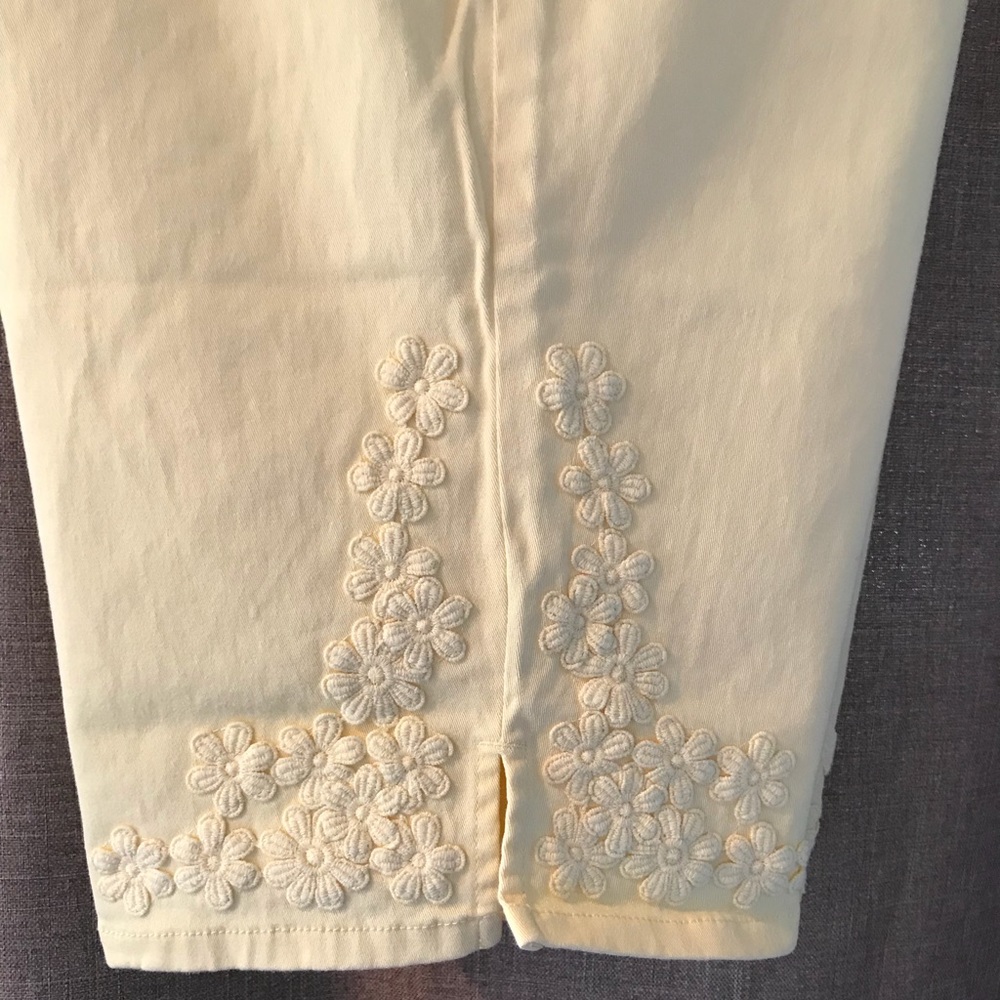 Lemon 🍋 yellow capris - Picture 5 of 7